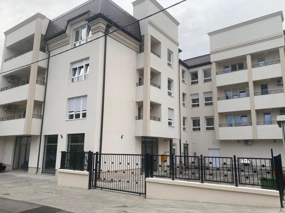 Apartman Mdb Lux Szabadka Kültér fotó