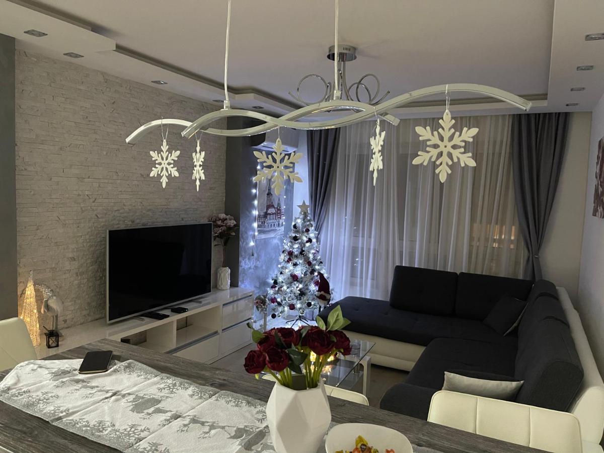 Apartman Mdb Lux Szabadka Kültér fotó